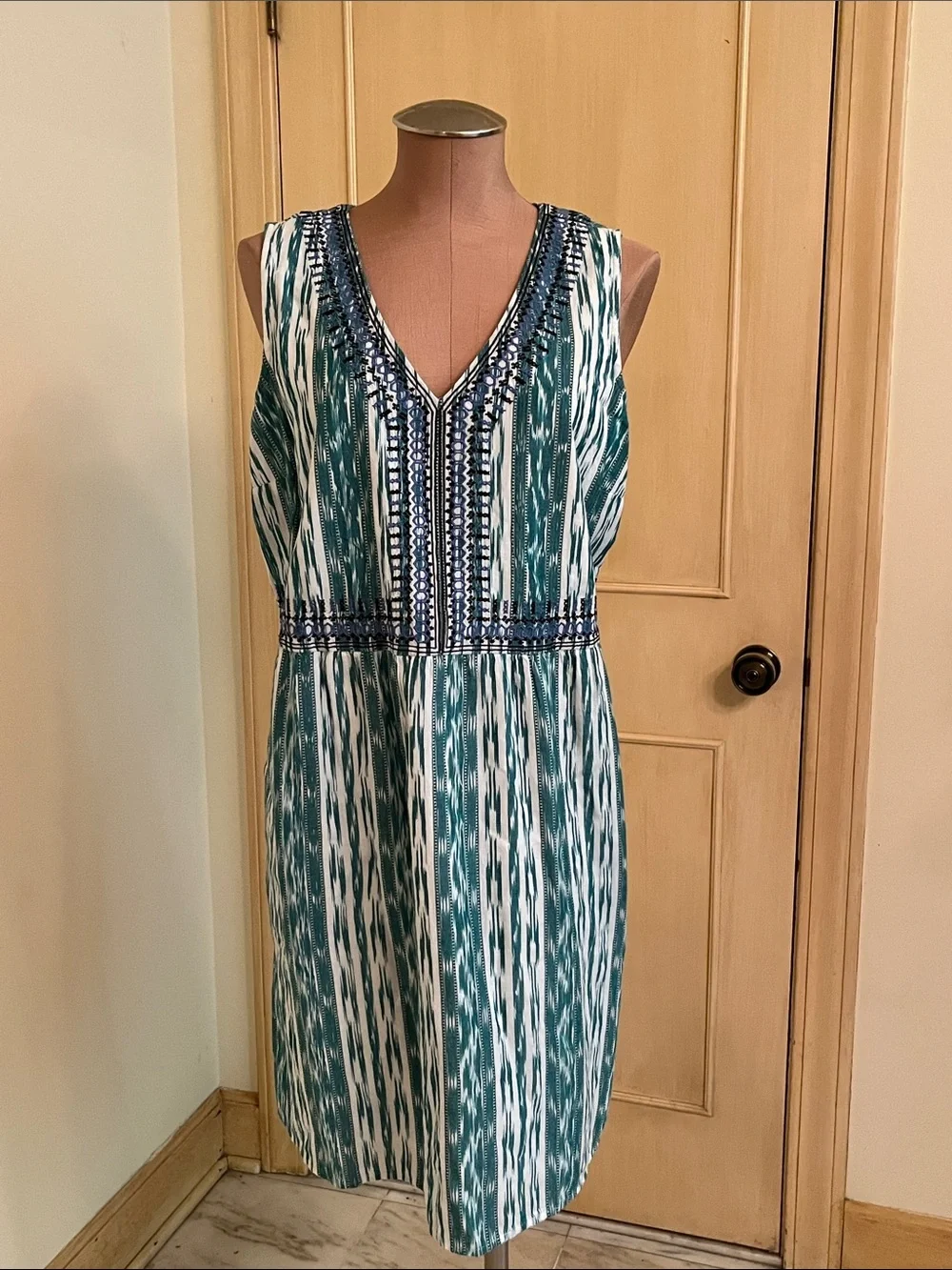 J. JILL Summer Casual Sleeveless V-Neck Embroidered Teal & White Print Dress LP